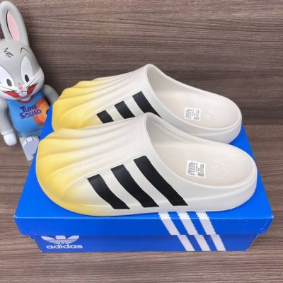 Adidas Originals Adifom Superstar 舒适 防磨包头拖鞋男女同款 白黑黄。 码数36-45码 偏小一码