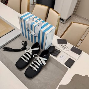 校园风玛丽珍绑带单鞋系列 顶级包装配套最高版本 PRADA 2025s普拉达春夏新品， 顶级版本 实力来袭！校园风时尚普拉达公主糖果风绑带单鞋，少女必备 每色鞋