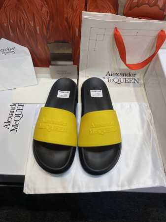 Alexander Mcqueen 。麦昆拖鞋系列：高端品牌 3D制面，升级版大底，更轻便，防滑。市场顶级品质，潮人必备，夏季拖鞋的季节来了，穿起来超级唯美. - 点击图像关闭
