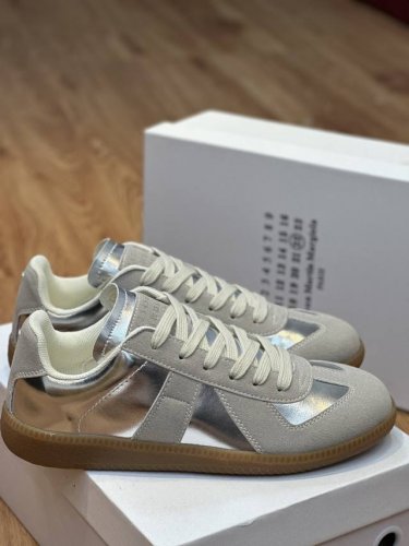 Maison Margiela 马吉拉德训鞋 鞋面牛皮 翻毛皮完美拼接 鞋底采用防滑橡胶大底 轻松驾驭正装休闲装 MM6 超级网红爆款 经典超值百搭 编
