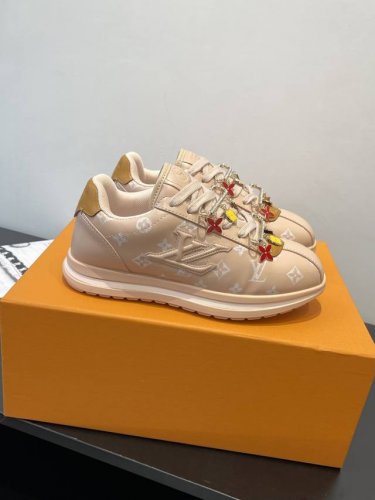 顶级版本 女款 男款 Louis Vuitton 25Ss新品 萌嘟嘟的运动鞋 pharrell Williams与Louis Vuitton合作推出的 But