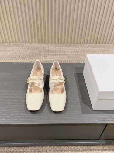 出厂440 Dior 迪奥 2025春夏最新时装秀高定 D-Lane 系列 粗跟方头玛丽珍芭蕾舞女鞋 Cd字母Logo五金扣低跟中古女单鞋 材质：鞋面进口牛漆皮