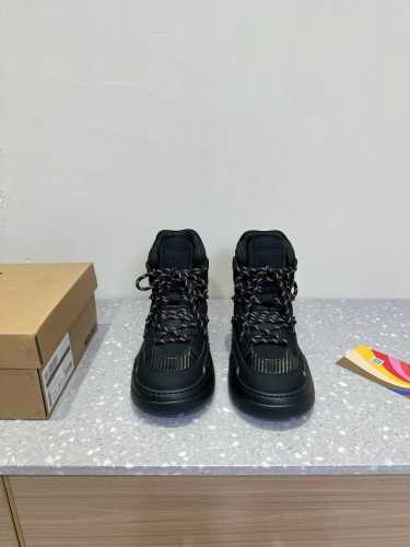 Moon Boot最新24秋冬新款PARK ICON系列 系带 厚底 休闲鞋 一脚蹬 雪地靴 棉靴 原版购入开发 做货 这款Park Icon休闲鞋 采用海绵材