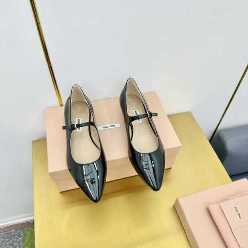 Miumiu 缪缪尖头方扣玛丽珍单鞋 这双不能错过年度最火单品 必入款 原版定制开边珠牛皮 原版定染漆皮 羊皮内里 原版真皮大底 码数 35-40 40定做不退