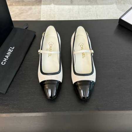 代购级 chanel 24ss 香奈儿玛丽珍 后空凉鞋 早秋系列火爆上新，这一季香家小爆款！ 真的一眼爱了，经典拼色完美搭配！ 真的超级有个性，是这款鞋子最大的 - 点击图像关闭
