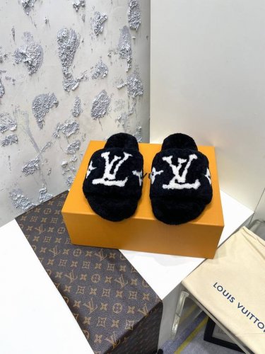 钻面 Louis Vuitto* 钻扣毛拖 高品质闭眼入！采用进口皮毛一体羊羔毛 施华洛世奇水钻扣 巨闪 原版高密度发泡底 Size:# 35-39 40 4