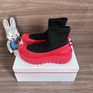 顶级版本Moncler 盟可睐 蒙口 Trailgrip 圆头织物套穿短靴情侣鞋黑红。 原楦数据开发 面料飞织面组合Eva轻量化缓震材料中底Vibram Meg