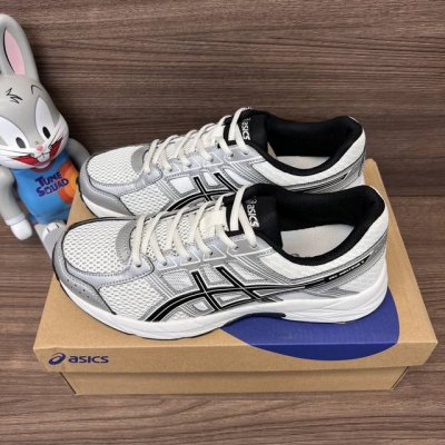 顶级版本Asics Gel-Contend 4 亚瑟士 轻便舒适防滑耐磨 白银低帮跑步鞋。 货号: 1011B937-103 包装:全套得物配件毒盒配纯棉袜子一