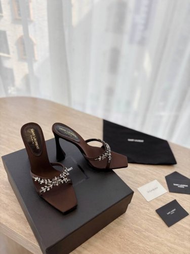 高版本出厂 SAINT LAUREN* 圣罗兰ysl 25ss 春夏全新走秀款大水钻高跟鞋凉鞋唯有YSL最懂女人心，不接受反驳，超级无敌女人味神器，女人必备 z