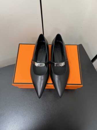 Hermes 爱马仕 25Ss早春新款 尖头凯丽扣 高跟鞋 经典的尖头版型 搭配极具辨识度的马家五金扣 上脚超级百搭好看时髦 超多明星网红种草 春夏必备 随意舒 - 点击图像关闭