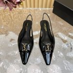 顶级品质Saint Laurent 圣罗兰Lee金属扣单鞋 YSL姐姐的美丽尤物高跟鞋 又是人间圣罗兰 Rose同款的小方头 高跟鞋化很好修饰脚型，奢华金属链