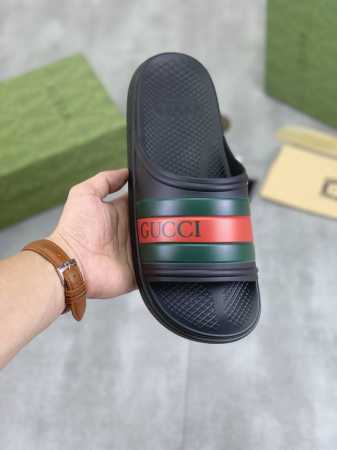 工厂价 实价 Gucci 古奇新款休闲拖鞋，原版官网1:1、完美做工 透射出一种尊贵奢华，于古奇高端超凡工艺中升华其奢侈定义。原版古奇双g组合大底，码数：38- - 点击图像关闭
