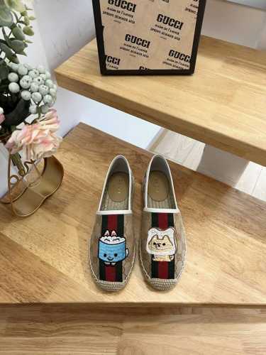 330 Gucci 古驰 23Ss新款小狗刺绣女懒人草编底单鞋帆布乐福鞋平底鞋 款式：小狗刺绣 鞋面：混合材料 流行：刺绣 跟高：低跟 小于2Cm 码数：35-