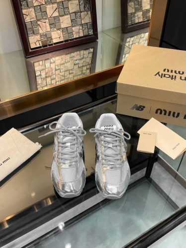 mium*u x new balance联名款运动鞋 原版精准cp！鞋型无限接近，精细工艺制作 年度zui火爆的款式，不需要多说，各种网红明星上脚秀 面料材料牛