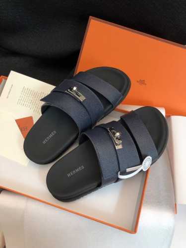 2024- Hermes 爱马仕2024新款二舅拖系列 情侣款 一直都很火爆的二舅拖鞋 随意各种搭配都很棒！！！ 材料：进口牛皮 牛里 大底：Tpu防滑耐磨大底
