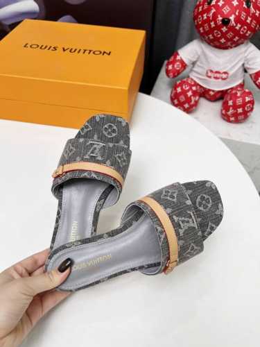 lv 路易威登 新款丹宁牛仔布小猫跟拖鞋 2025夏季女神们的夏季必备款！ 大底：真皮大底 跟高：1Cm 码数：35-42# 41 42码订做 不退不换