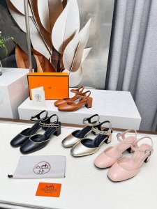 h家，早春高跟凉鞋，面料进口羊皮，内里羊皮，垫脚羊皮。35-42码，真皮底高版本，