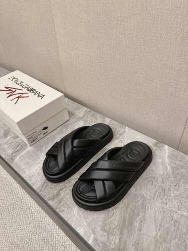 Dolce&Gabbana 杜嘉班纳夏季爆款男士拖鞋 原版购入 开发 做货 Dg Together 系列以品牌 Dna 摩登视角灵感源泉 新一代年轻人为设计出发