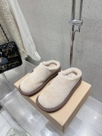 UGG 新款明星同款拼色厚底毛毛拖鞋 半拖 短靴 雪地靴 内里羊毛一体 保暖性能卓越 耐磨橡胶底 鞋子抓地力更好 拥有这一双UGG 让小脚丫在寒冷冬日始终温暖舒