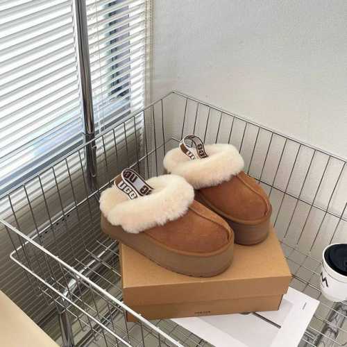 UGG 羊毛拖 厚底 专柜最新 ！ 秋冬休闲经典平底舒适居家毛毛拖 编号：1103474 明星 博主 春夏钟爱毛毛拖.～ Eva松糕鞋底、羊毛鞋面鞋垫脚 颜色：