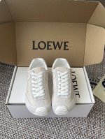 皮面 Loewe 罗意威 25Ss最新走秀款 Ballet Runner 2.0情侣款 芭蕾 休闲 运动鞋 德训鞋 尼龙和牛皮革运动鞋 不对称鞋头设计、袜状内部