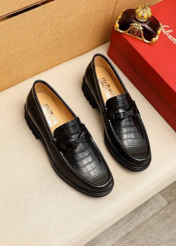 商品商标：Ferragamo 菲拉格慕 休闲皮鞋 正码码数: 38-44 45.46订制 商品材料：精选 进口小牛皮压花鞋面+经典五金扣，进口水染牛皮内里。强烈