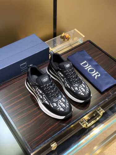 商品名称：Dior 迪奥 正规码数: 38-44 休闲鞋 商品材料：精选 牛皮鞋面，柔软羊皮内里；原厂大底。