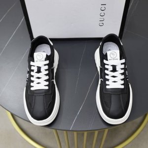 出厂价 品牌：古奇gucci 标准码：男码38 44 等级：官网同款 高品质男鞋 材料：原版网面材质 搭配舒适透气内里 原版防滑耐磨橡胶轻便大底 款式类别：男士