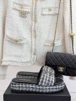 厂价 Chane*｜小香25C春夏新品 菱格厚底松糕链条双C拖鞋 夏天一定要入的凉拖系列 可文艺可时髦 穿搭率实在太高了 厚底在拉长腿方面真的Yyds 百搭舒适