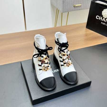 5cm跟高正确版本 CHANEL 香奈儿2024秋冬珍珠五金系带单鞋。军靴、短靴 马丁靴 认准我家细节实拍 官网同步正确大底、正确跟高5cm 注意区分普通版 市 - 点击图像关闭