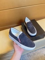 原单品质独家首发 D2～独特现代风运动鞋。休闲乐福原版皮 羊里 拒绝脱色磨脚 鞋底：原厂特供原版底，超酷 系带走路都带风风格设计 超舒服耐磨防滑原版底 就好像实