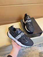 p D2 顶级代购男士2025Hk专柜同步发售。鞋底：原厂特供原版底，独家活动底超级舒适，原厂跟单货，高品质多色拼接设计做工精致细腻，独一无二， 丝绸面料，牛皮