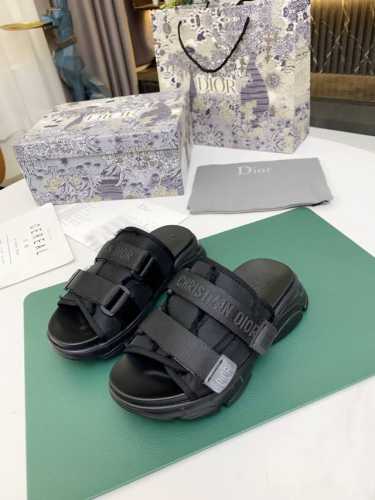 出厂价P Dior迪奥高版本拖鞋，新品经典款代购级别品质国外专柜爆款厚底凉鞋 鞋面内里：原版定制特殊电绣材料， 鞋底：原版开模1.1 轻便 底厚：后跟5Cm