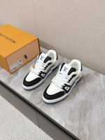 顶级版本 情侣款 Louis*Vuitto* LV Trainer 运动鞋欧洲代购1W RMB购入 历时一个月爆拆开发 大底和面料私模 鞋面更是报废了三套模具
