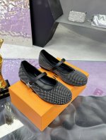 工厂p价p： Louis Vuitton 路易威登春夏 单鞋系列 联名玛丽珍时装平底鞋 春夏秀场出镜率最高的一款单品 超多名模上脚 简约大方非常百搭 鞋面：采用