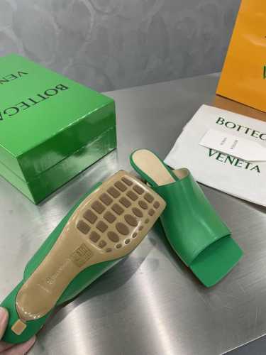 Bottega Venet*22*S葆蝶家方头㊣一字拖 草绿 春夏大肆式主打 延伸鞋底超过脚长 原版开发 像一把“铲子” 有棱有角 定染彩色小羊皮鞋面 力求配色