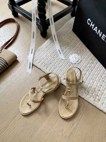 chanel 经典春夏粗跟凉鞋 ！ 系列都有 带图询价！ 上脚真的很美~通勤百搭款！ 5Cm增高 显高又不累脚 鞋面牛皮 内里羊皮 真皮大底 码数:35-40
