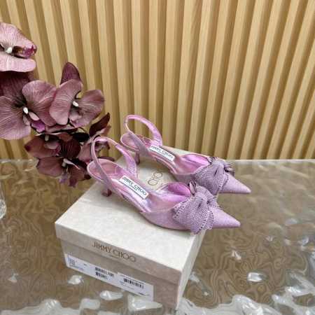 烫钻花朵拖鞋 Jimmy Choo 小羊皮超赞周仰杰夏季爆款 重逢惊艳 优雅邂逅 碰撞之美 时尚国外博主同款街拍推荐 造型大胆别致满分街拍小羊皮鞋面 搭配真皮花 - 点击图像关闭