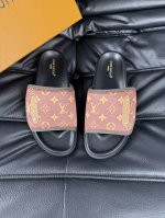 38-45 Louis V*高端精品 奢品拖鞋 1:1高端品质 休闲阳光宽松舒适型 最高版本高品质精品 经夏季必入哦