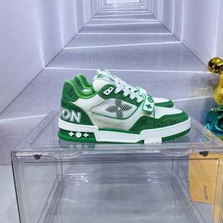 顶级版本 2024 路易威登走秀滑板鞋爆款， Louis Vuitton Trainer无疑是奢侈品牌推出的最成功的sneaker之一，不过探索的脚步并不会停， - 点击图像关闭