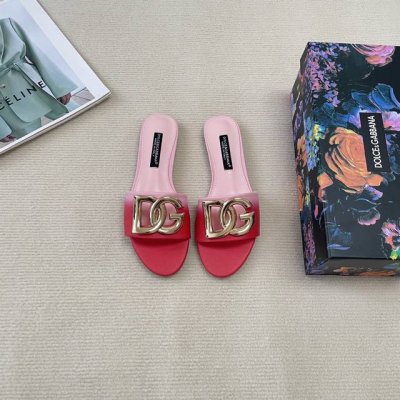 橙子出厂价p 杜嘉班纳 D&G 春夏新款 Dg金属扣 渐变色平底拖鞋 日常休闲一字拖沙滩拖 小红书种草新款 仙女初夏穿搭 精美渐变色系 Dg时装周走秀款 码数