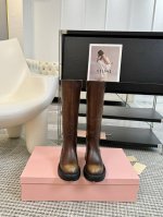 牛皮 牛京 Miu miu 24双耳厚底套筒直筒长靴 冬日氛围感十足 不怕冻脚啦！今年最值得入手的靴子 没有之一！超多网红明星上脚 miumiu今年秋冬确实泰酷