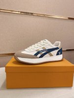 Louis Vuitton 路易威登 Lv 顶级新款专柜同步发售，鞋面意大利进口头层牛皮，全进口网布内里，完全1比1复刻，鞋底：原厂特供原版底，独家活动成型底超