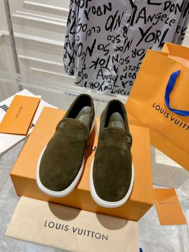 出厂 # LV路易威登新款懒人一脚蹬 乐福鞋 极简穿搭 舒适自然 像是踩在棉花上的Pacific 里外全牛皮柔软细腻，云端感超回弹大底，男神挚爱的经典配色，完美