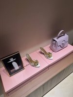 Giuseppe Zanotti 25ss新品 金花点缀高跟鞋果然很懂女人心GZ斩男又斩女的高跟鞋 爱了不愧是最懂女人的品牌 上新即售空尤其是侧面线条设计流畅自