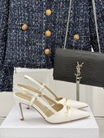 厂价 Dior 迪奥25S新品尖头字母尖头 后跟凉鞋高跟鞋 这季的字母系列真的要狂种草啦~ 字母Logo设计，特别修饰腿型 凸显品牌特色 满满的高级感！ 加上凹