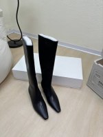 猫跟 高靴 Totême 法式浪漫 极简深口女鞋 牛皮 拼 羊反绒皮 北欧简约设计 轻奢品牌 面料选用头层牛皮牛皮高端 舒适 内里选用牛皮内里 搭配弹力橡筋 简