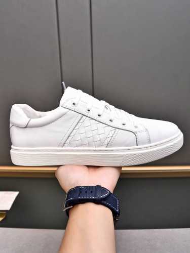 系带系列 Botteg* Venet* 高端精品 Size：38-44 45定做 Bv新品，头层牛皮人工编织经典风格与当代时尚气质和谐交融，橡胶鞋底轻便灵活,水