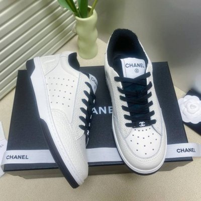直销价P直销P直销 女装 Chanel~~香奈儿 年最新款熊猫鞋滑板鞋运动鞋、断货大王 专柜哪哪都断货有钱都很难预定到 小清新拼接风格，真的超超超好看 小红书，