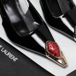 专柜同步更新 大宝石 Ysl 圣罗兰 Ss夏季新品 优雅大气高跟凉鞋 全新春夏系列后带方扣高跟凉鞋 ！ 尖头高跟拖鞋淡淡的夏日里怎么少得了一双仙女鞋 各种小裙子